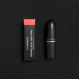 MAC Runway Hit Retro Matte Creamy Lipstick — Full Size .1 oz